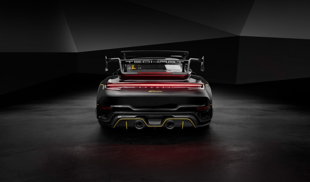 Автомобиль TechArt GTstreet R Flyweight 2023 вид сзади