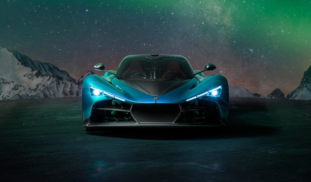 Вид спереди на дорогой автомобиль Zenvo Aurora Agil  ночью