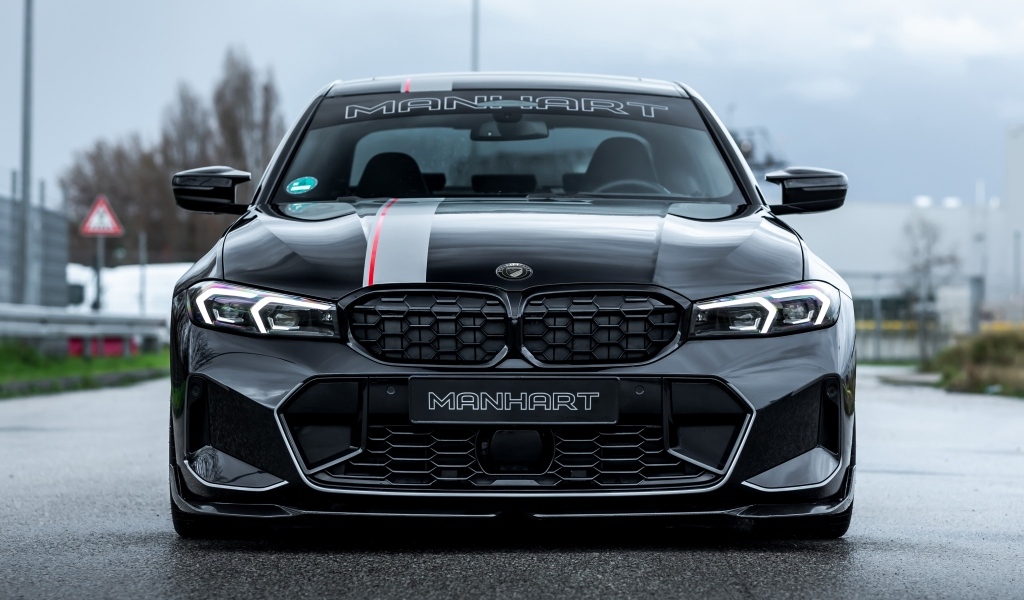 Вид спереди на автомобиль Manhart MH3 400d 2023 года