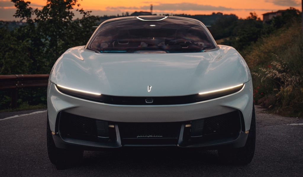 Вид спереди на автомобиль Pininfarina PURA Vision