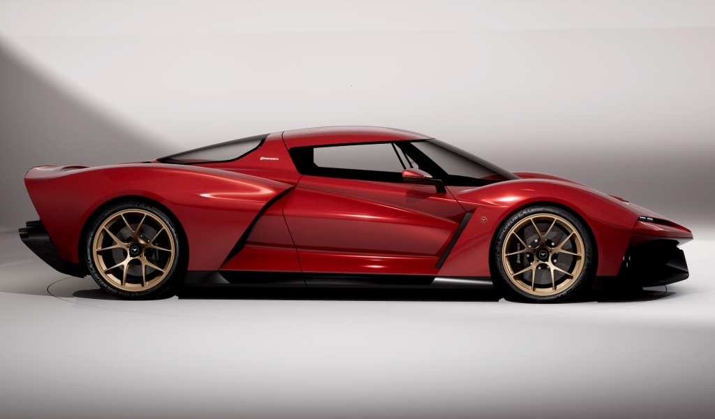 Красный автомобиль Bizzarrini The Giotto вид сбоку