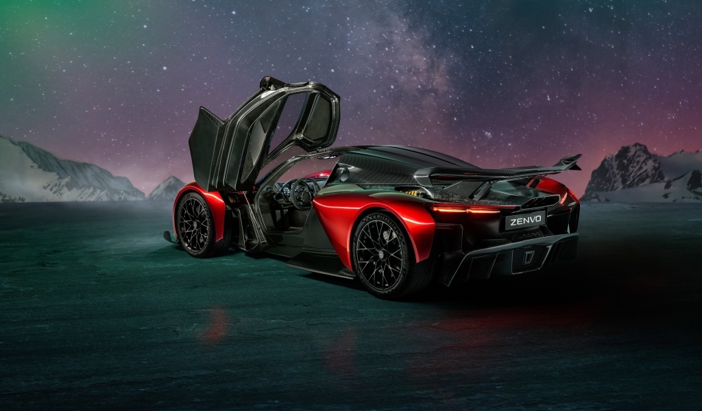 Красный автомобиль Zenvo Aurora Agil  вид сзади