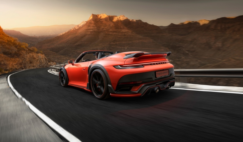 Красный кабриолет TechArt GTstreet R