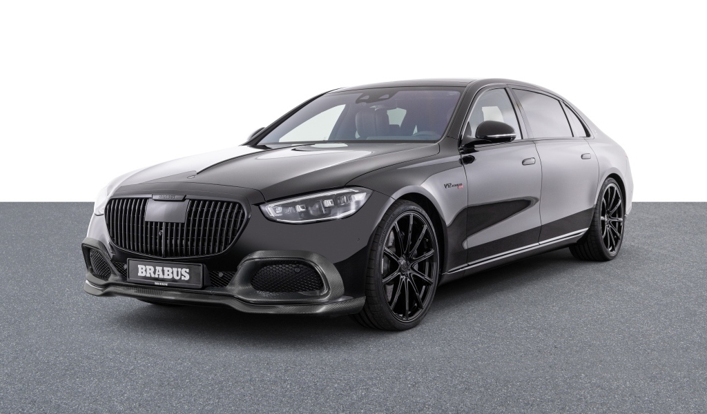 Стильный автомобиль Brabus 850 2023 года