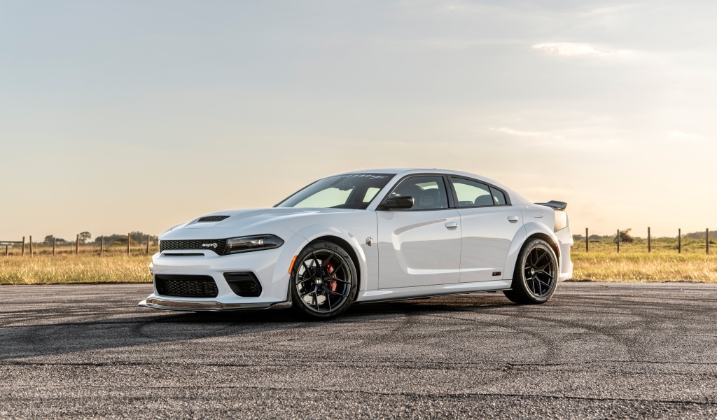 Белый автомобиль Hennessey Charger H1000 Last Stand