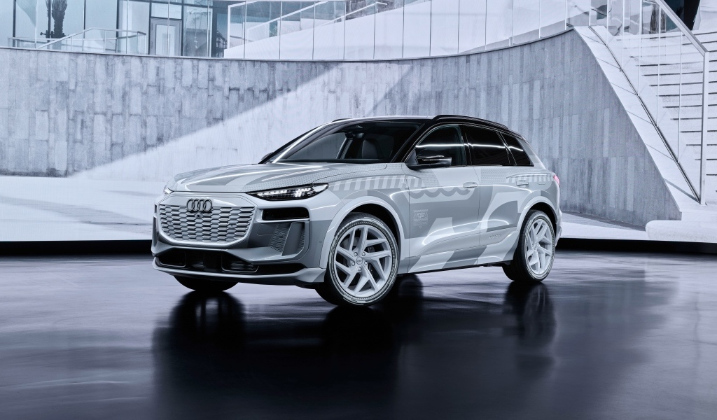 Автомобиль Audi Q6 E-Tron Prototype Show Car 2023 года