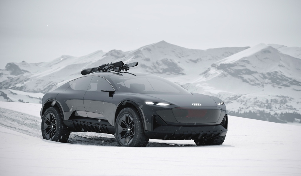 Черный Audi Activesphere на снегу