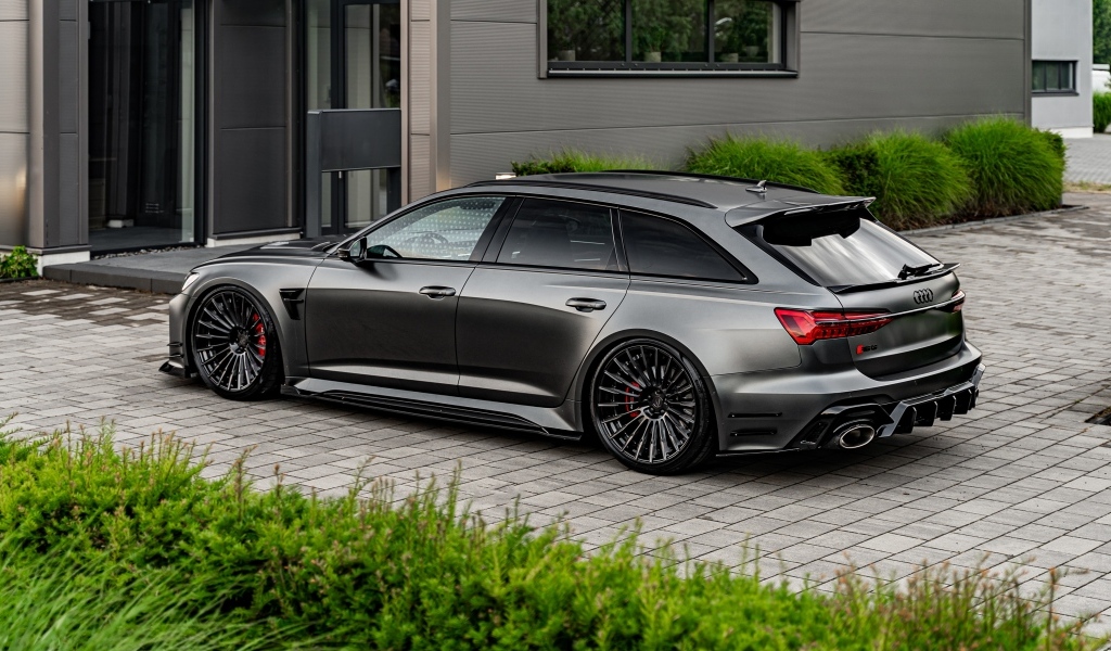 Черный автомобиль Audi RS6 C8 Tuning Prior Design вид сзади