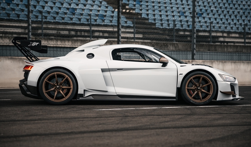 Вид сбоку на автомобиль ABT Sportsline XGT Audi R8 LMS GT2