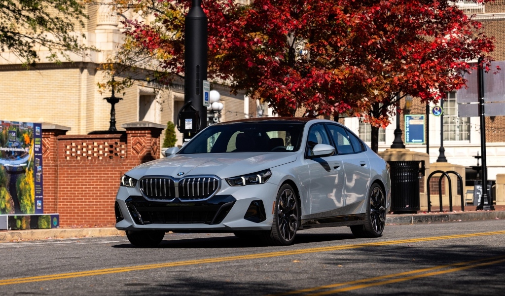 Автомобиль BMW 530i XDrive M Sport 2024 года в городе