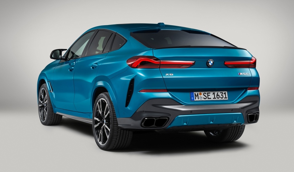Синий автомобиль  BMW X6 2023  вид сзади