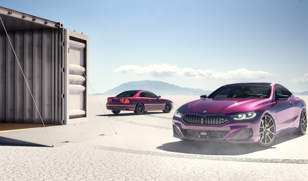 Фиолетовый автомобиль BMW 850i у гаража