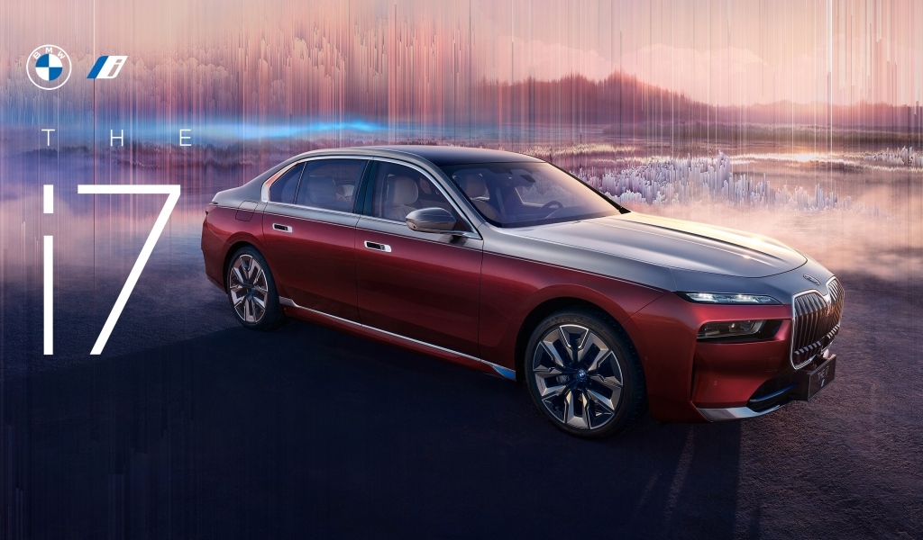 Красный новый автомобиль BMW I7