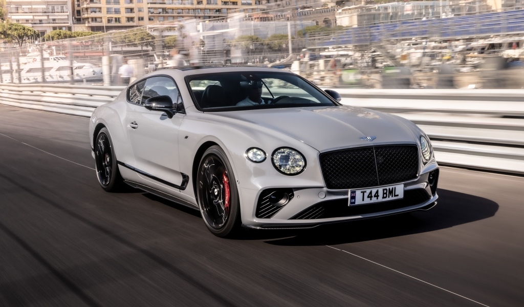 Автомобиль Bentley Continental GT S на дороге