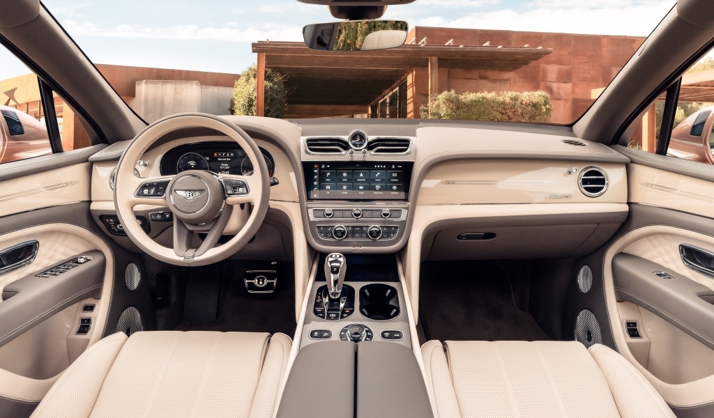 Кожаный салон автомобиля Bentley Bentayga EWB