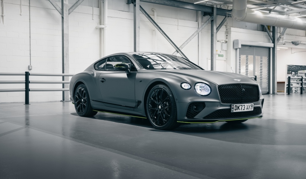 Серебристый автомобиль Bentley Continental GT V8 S
