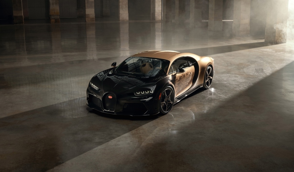 Дорогой быстрый автомобиль Bugatti Chiron