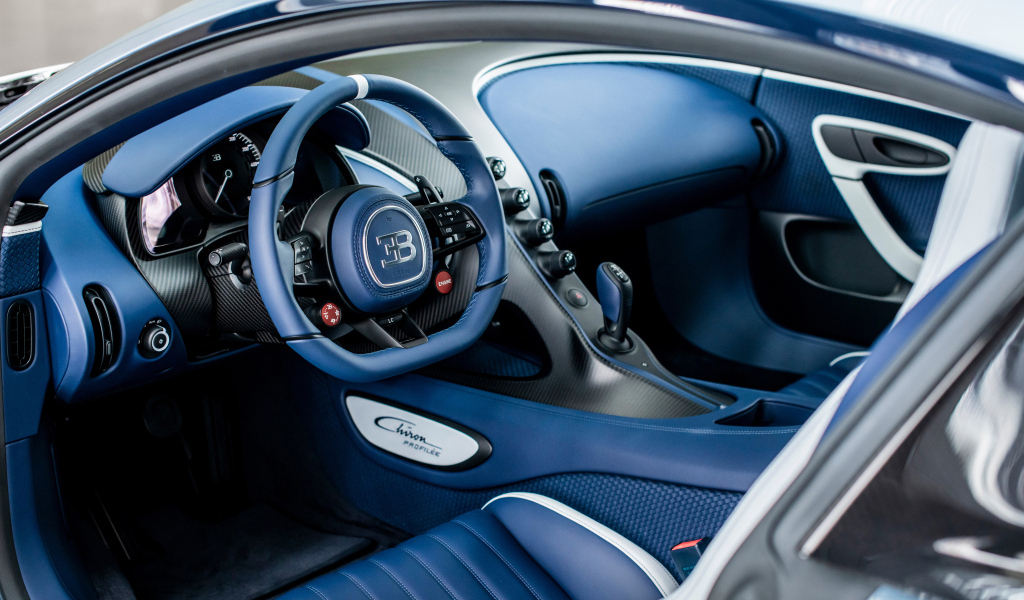 Дорогой кожаный салон автомобиля Bugatti Chiron