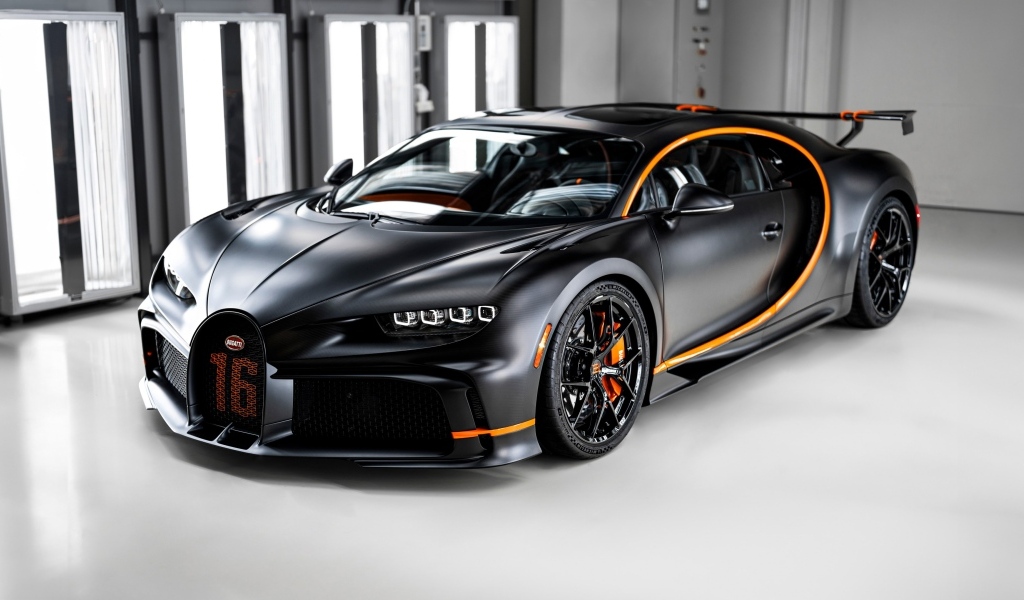 Быстрый автомобиль Bugatti Chiron Pur Sport
