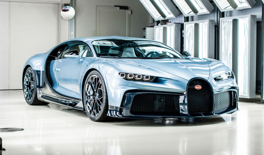Быстрый дорогой автомобиль Bugatti Chiron