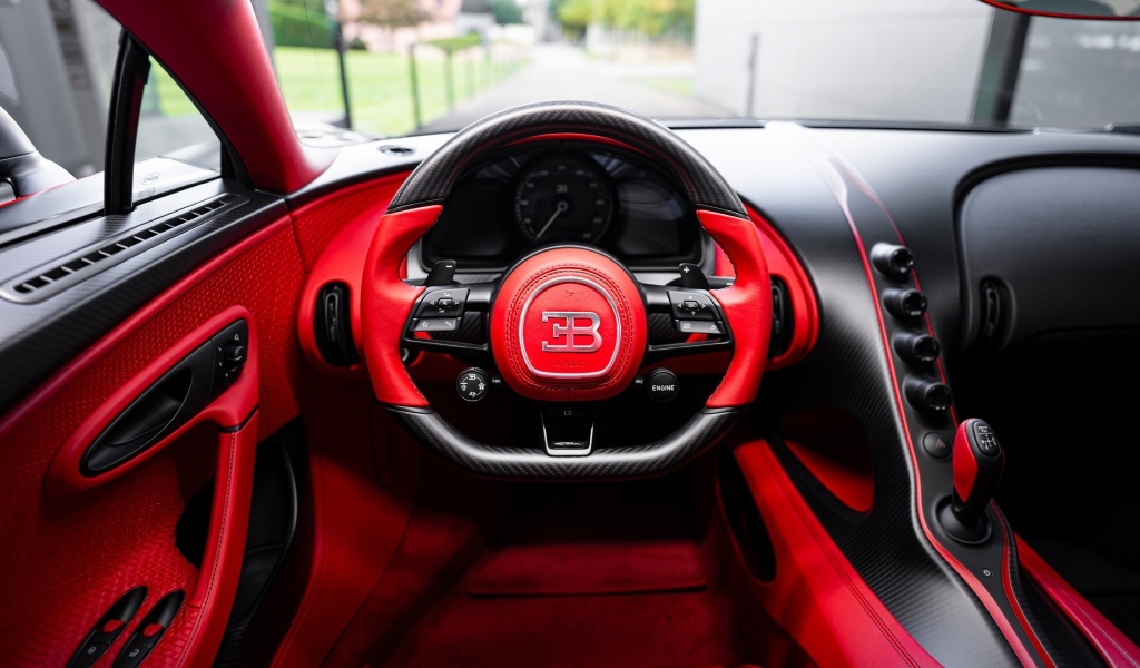 Кожаный салон автомобиля Bugatti Chiron Pur Sport