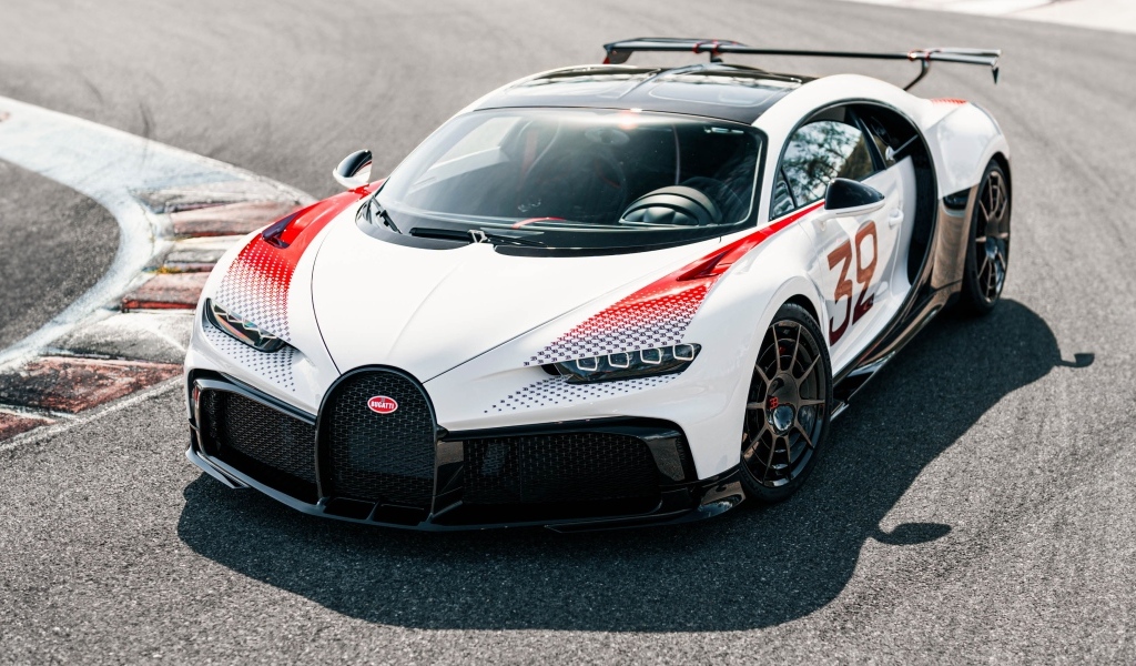 Стильный гоночный автомобиль Bugatti CHIRON