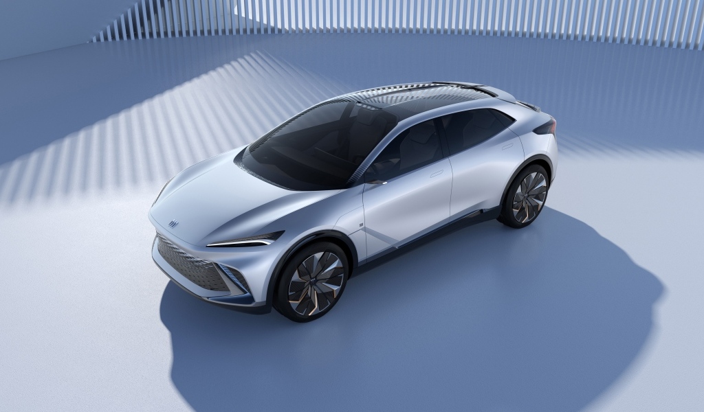 Серебристый автомобиль Buick Electra-X