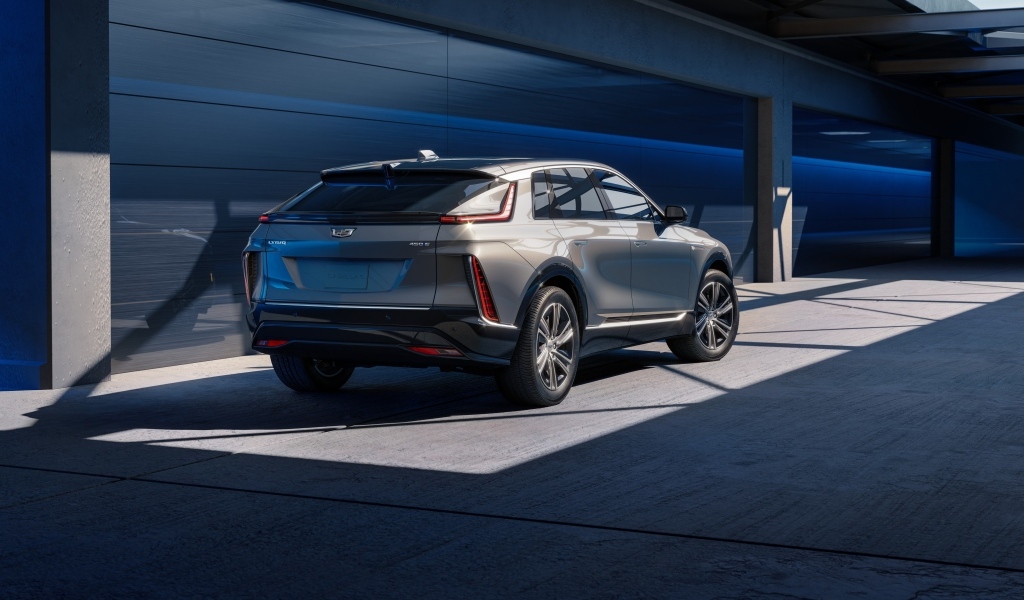 Кроссовер Cadillac Lyriq Tech 2023 года вид сзади
