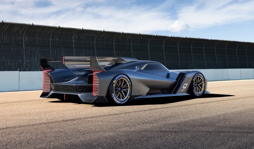 Черный гиперкар Cadillac Project GTP вид сзади