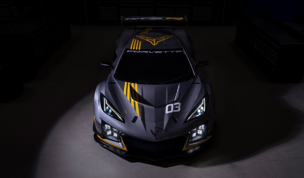 Спортивный автомобиль Chevrolet Corvette Z06 GT3 R вид спереди