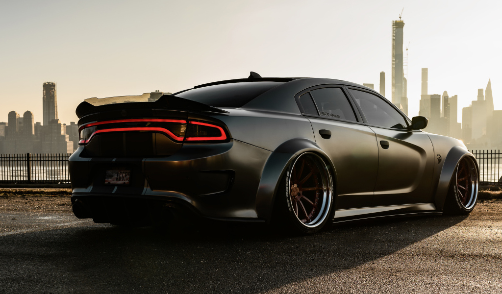 Черный автомобиль Dodge Charger Hellcat Enforcer  вид сзади
