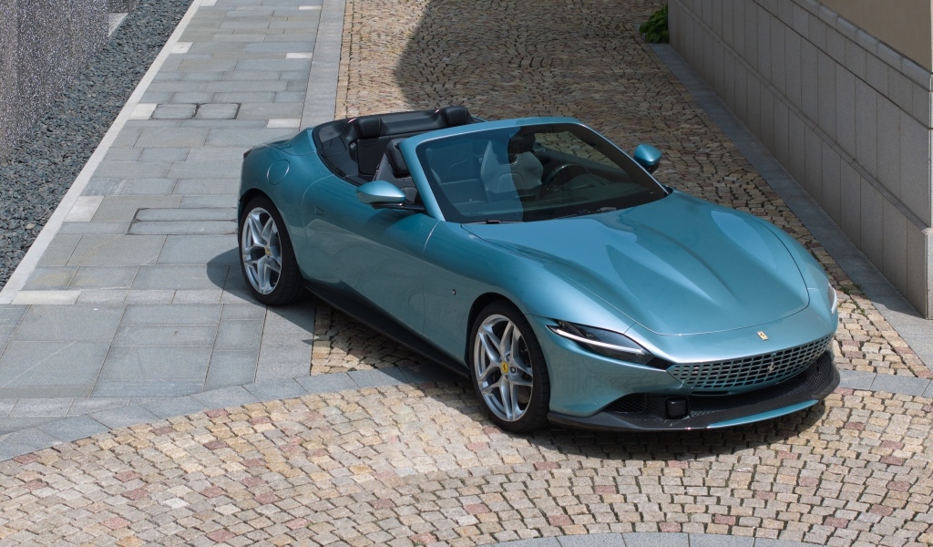 Автомобиль Ferrari Roma Spider 2023  года