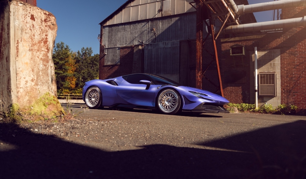 Быстрый автомобиль Ferrari SF90 Spider