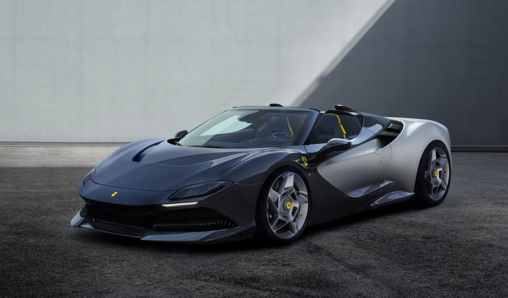 Быстрый автомобиль Ferrari SP-8