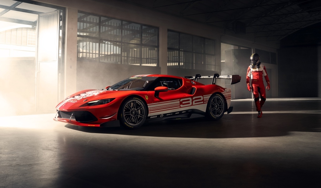 Автомобиль Ferrari 296 Challenge  в ангаре