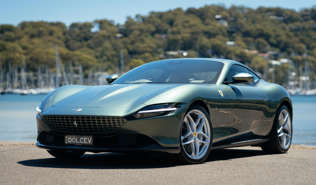 Автомобиль Ferrari Roma