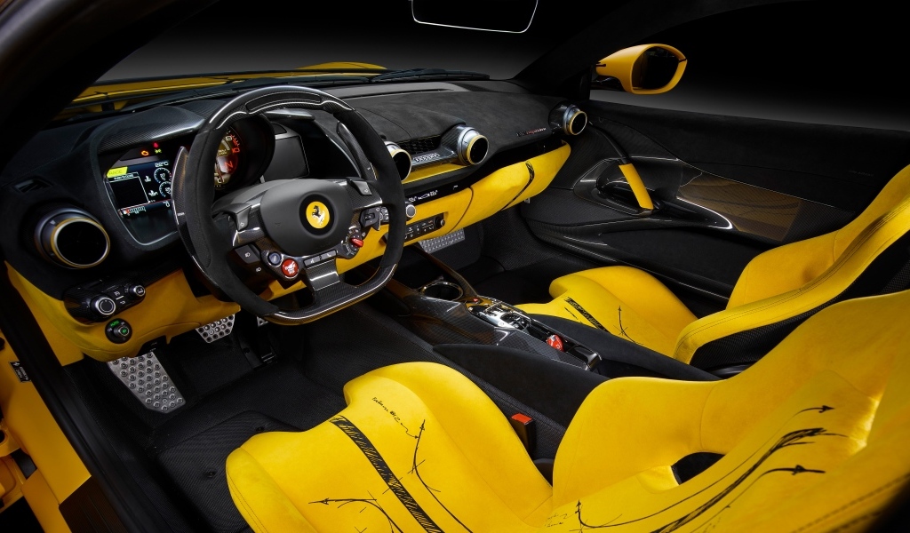 Кожаный салон автомобиля Ferrari 812