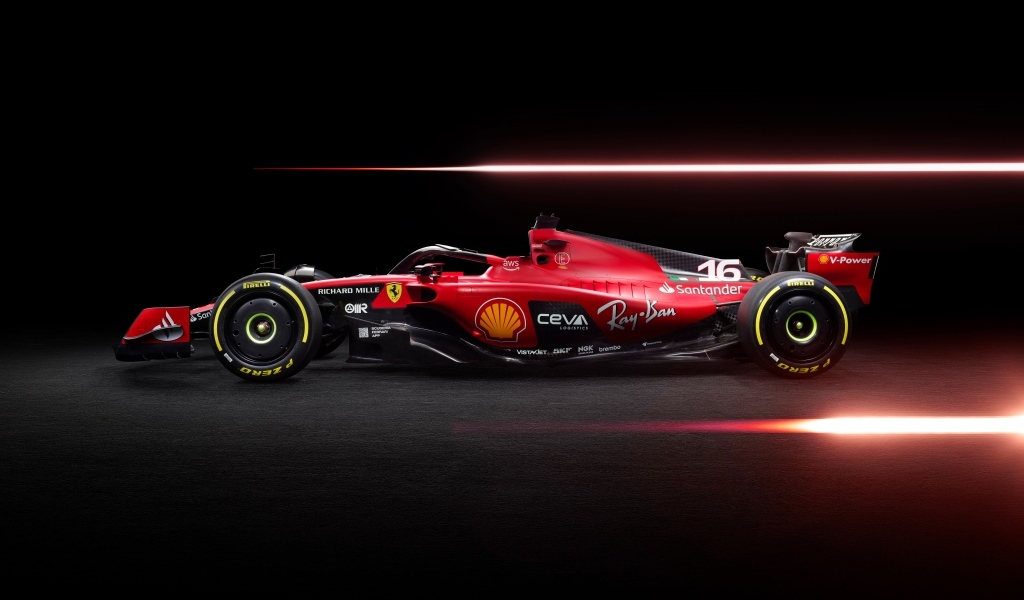 Гоночный Ferrari SF-23 F1 2023  вид сбоку