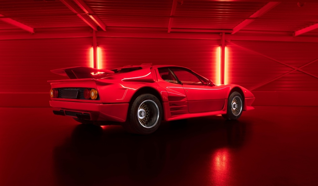 Вид сзади на автомобиль Koenig Ferrari 512 BB Twin Turbo By Pininfarina