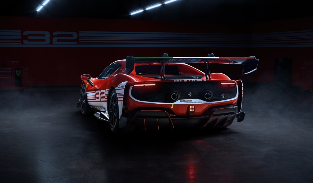 Вид сзади на спортивный автомобиль Ferrari 296 Challenge 2023