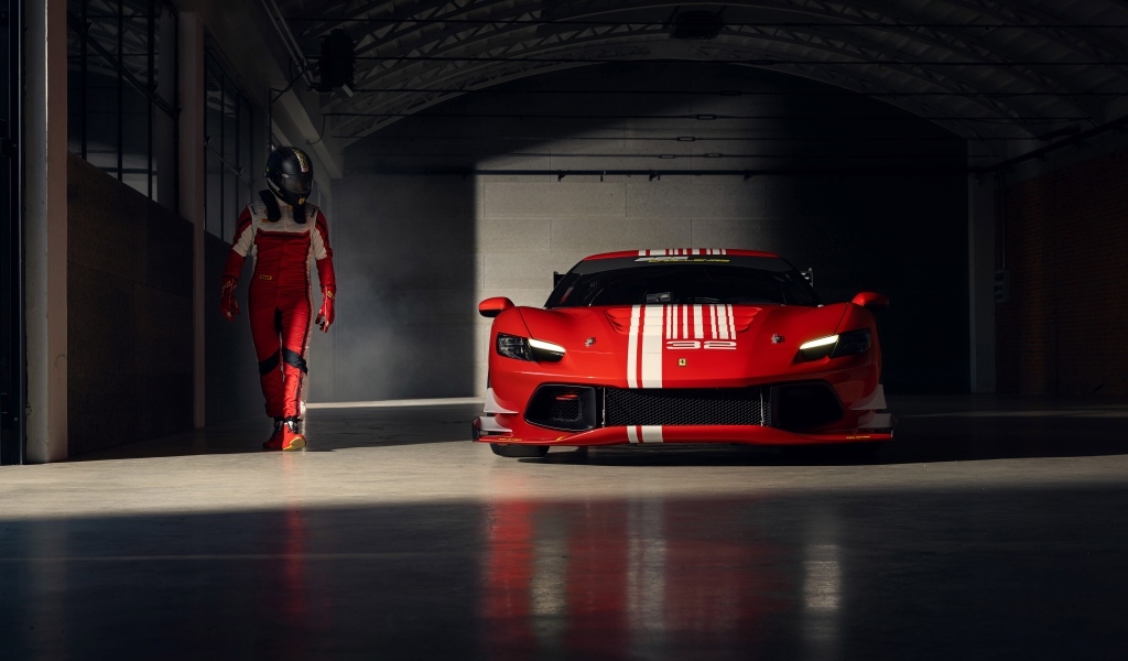 Красный гоночный автомобиль Ferrari 296 Challenge