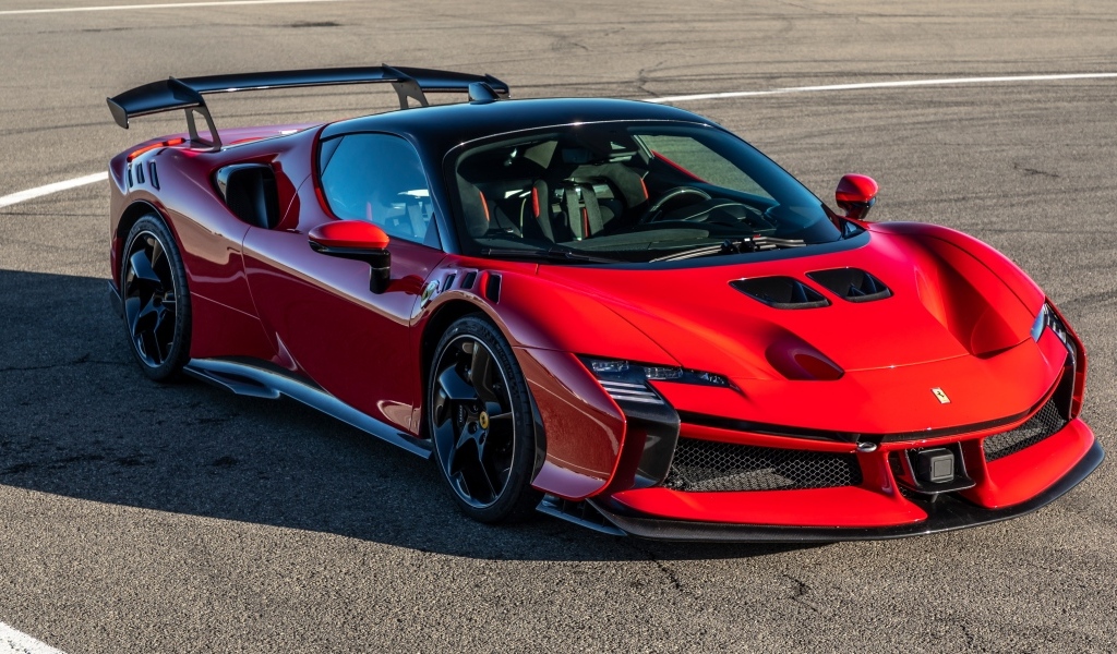 Красный быстрый автомобиль Ferrari SF90 XX Stradale 2023 года