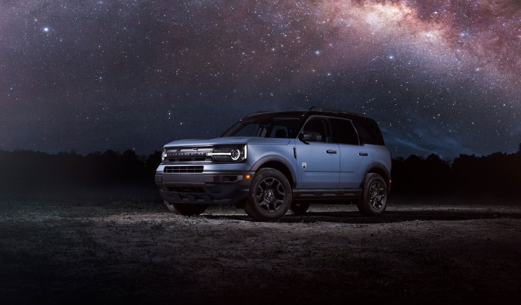 Автомобиль Ford Bronco Sport Black Appearance Package 2024 года под звездным небом