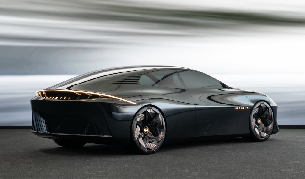 Вид сзади на черный автомобиль концепт Infiniti Vision Qe 2023 года