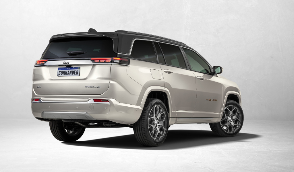 Внедорожник Jeep Commander Overland 2022 года вид сзади