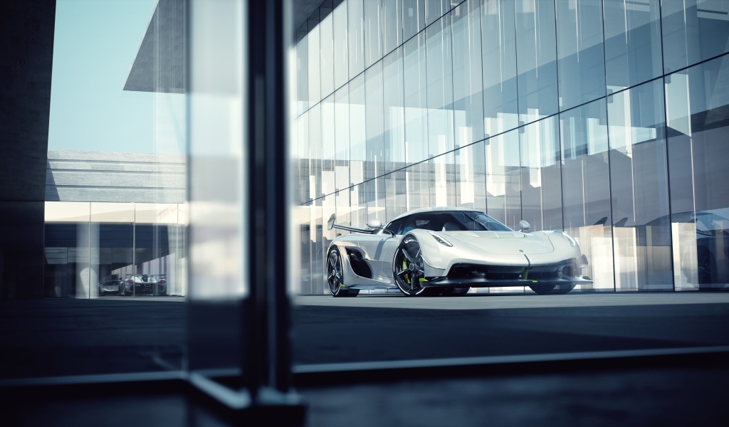 Автомобиль Koenigsegg Jesko у стеклянной стены