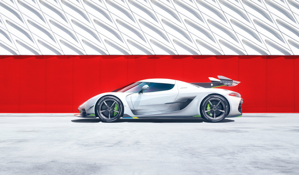 Автомобиль Koenigsegg Jesko вид сбоку