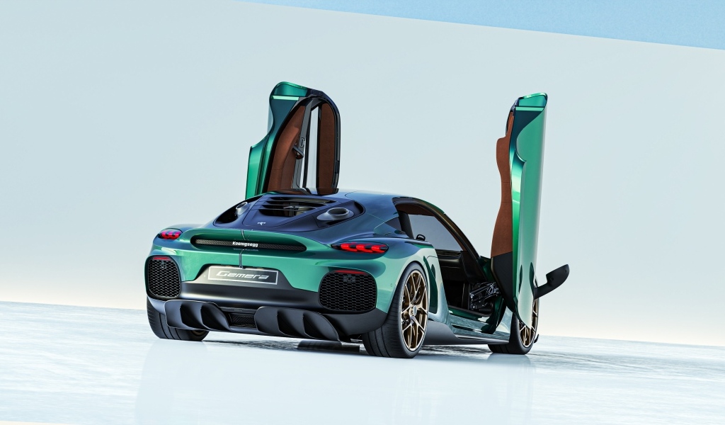 Вид сзади на автомобиль Koenigsegg Gemera 2024 года