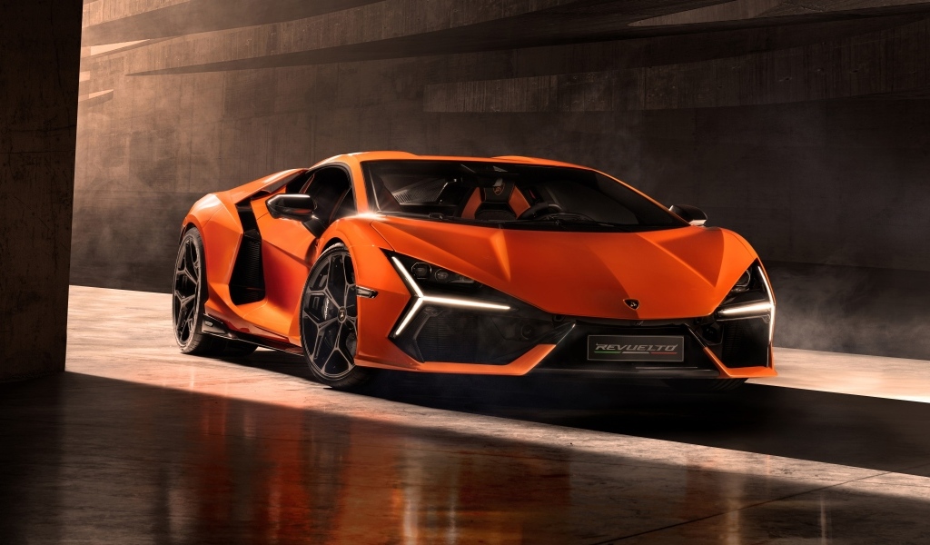 Быстрый автомобиль Lamborghini Revuelto 2023 года