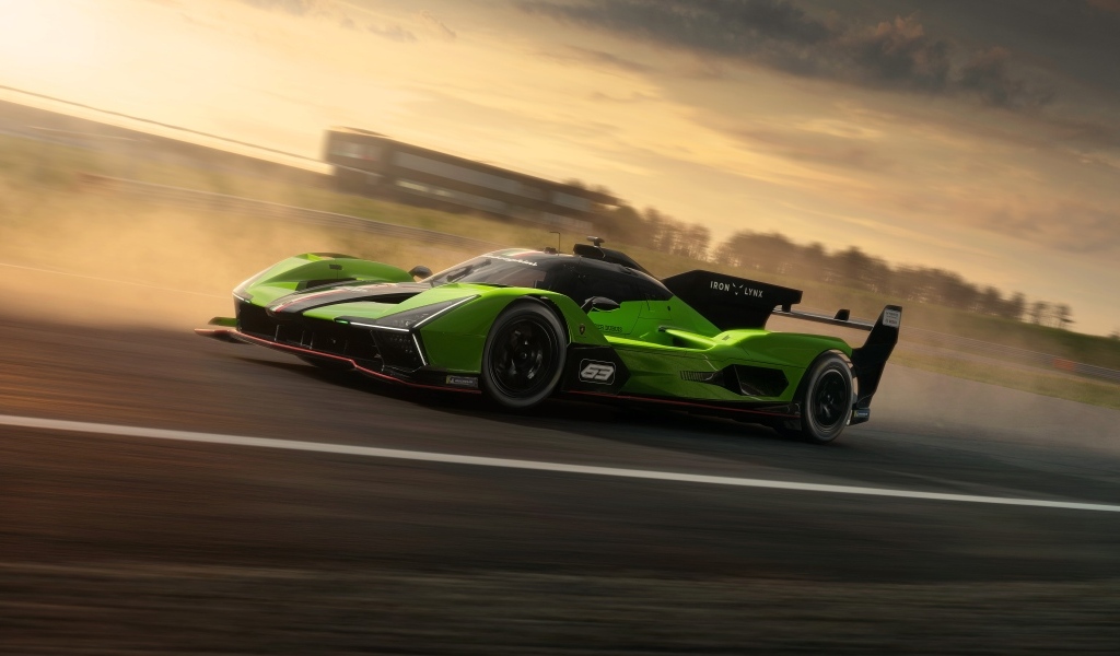 Автомобиль Lamborghini SC63 2023 года на гоночной трассе